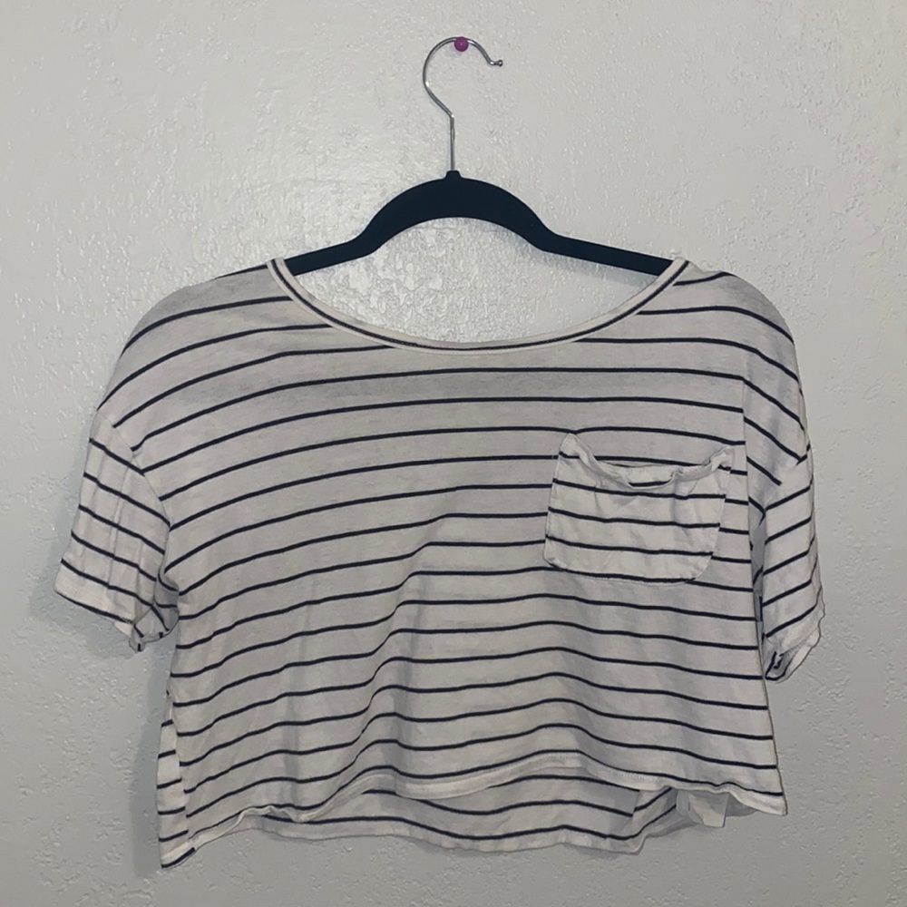 Hollister Crop top/ Size xs/ Fits those size Large/ Worn a couple times